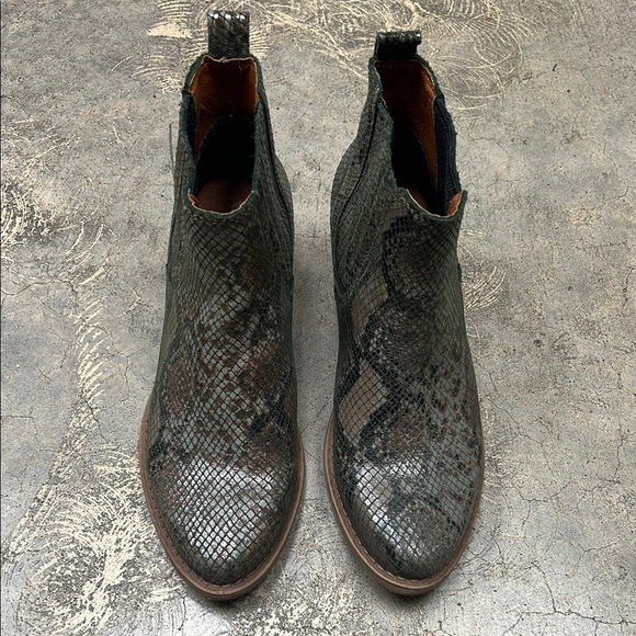 Eric Michael Green and Brown Ankle Boots with Snakeskin Texture - Picture 2 of 9